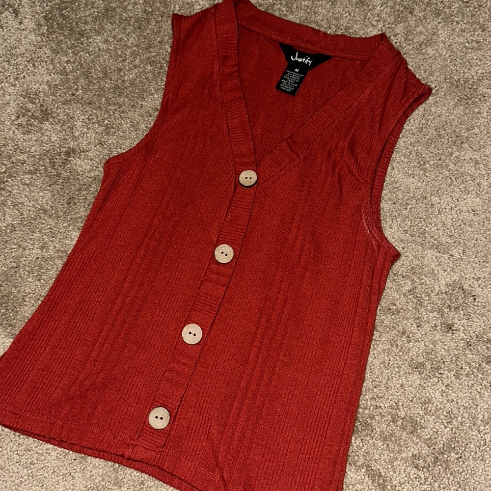 Pre-loved only used once. After pregnancy, clothes don’t fit anymore.